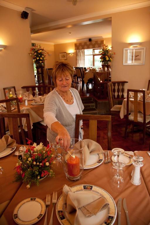 Hanora'S Cottage Guesthouse And Restaurant Ballymacarbry Exterior photo